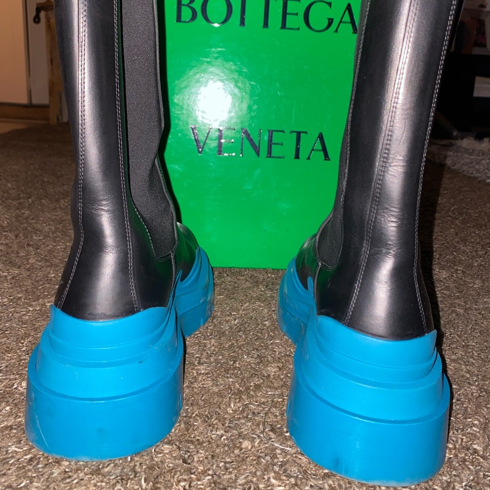 Bottega Veneta Tire Leather Chelsea Boot - Picture 7 of 9
